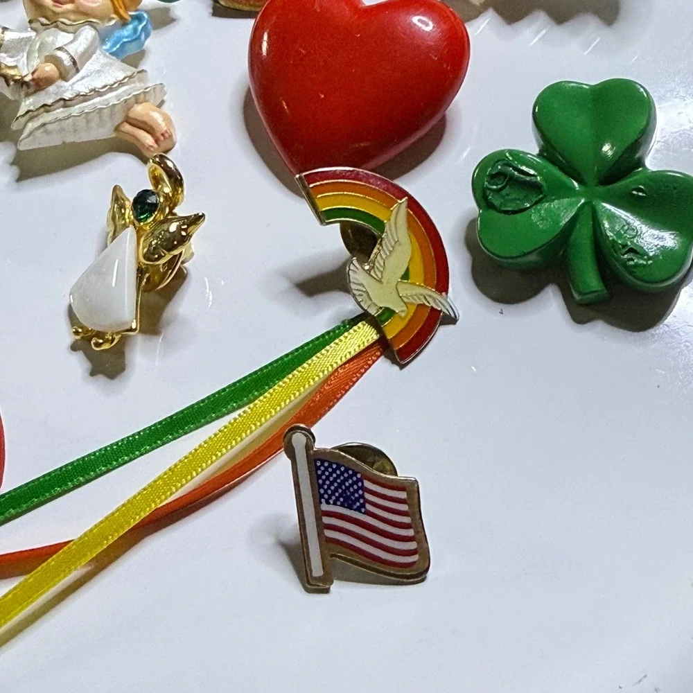 Vintage Lot of Pins Brooches Hearts Angels Flags Rainbows Shamrocks‎